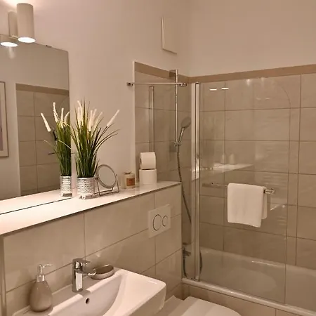 Modernes Apt Mit Direkter Anbindung Zur City Und Messe Hannover Exterior photo